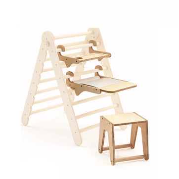 Τρίγωνη σκάλα με προσθήκη τέχνης